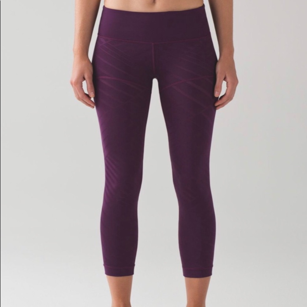 Lululemon Hot Like Agni Crop Sz 8 Purple